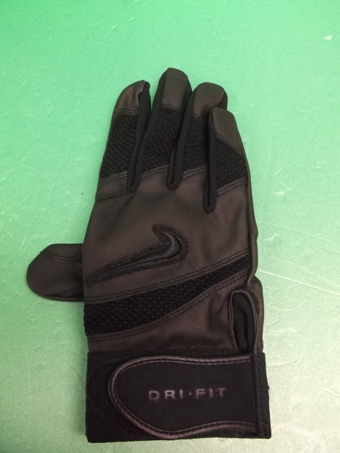 W7
ナイキバッティング手袋高校野球対応モデル