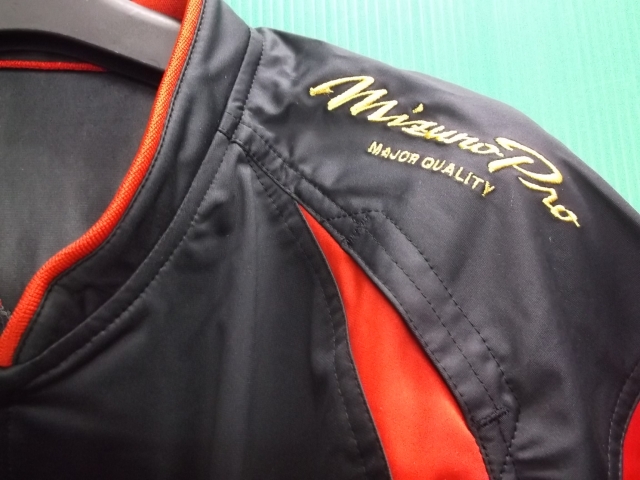 MP48
ミズノプロトレーニングジャケットハーフジップ長袖シャツ
